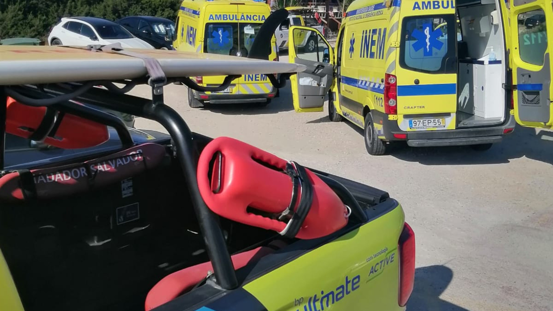 Surfista sofre lesão na cabeça na praia da Cova de Alfarroba, em Peniche
