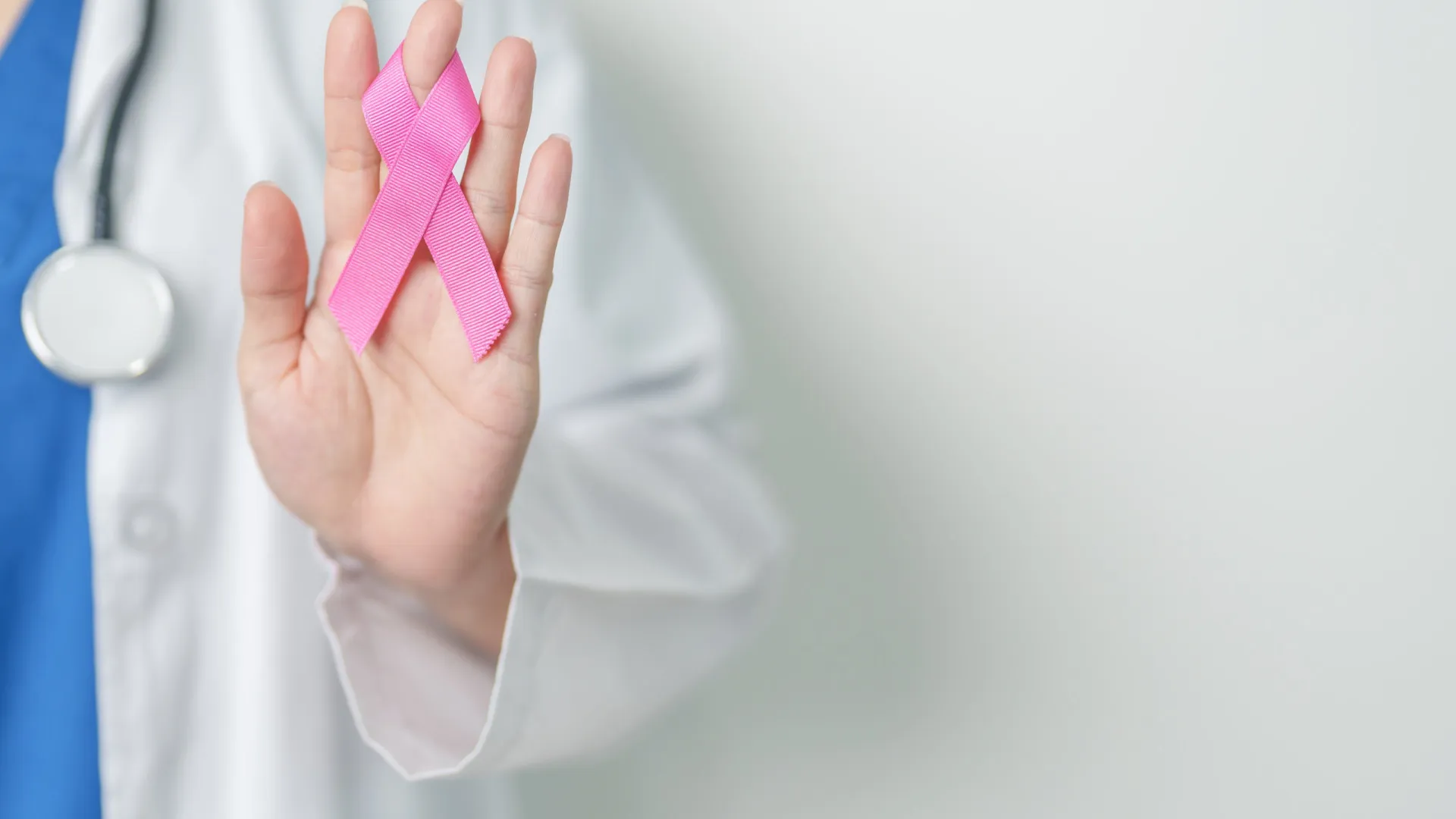 
                    Estudo sugere nova forma de prevenir cancro da mama na pré-menopausa
                