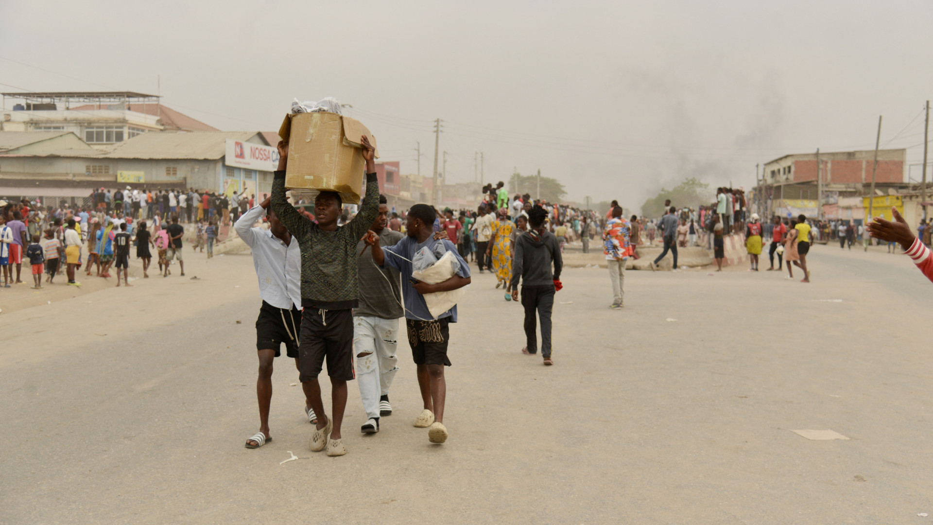 "A situação é caótica e precária". Luanda paralisou entre a fome e o medo