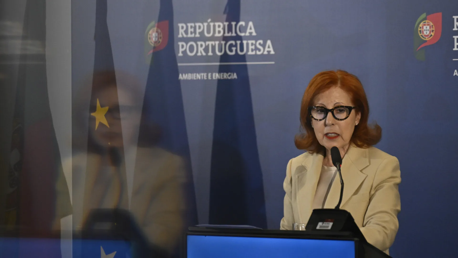 
                    Proteção costeira entre Praia da Rocha e Vau termina em maio
                