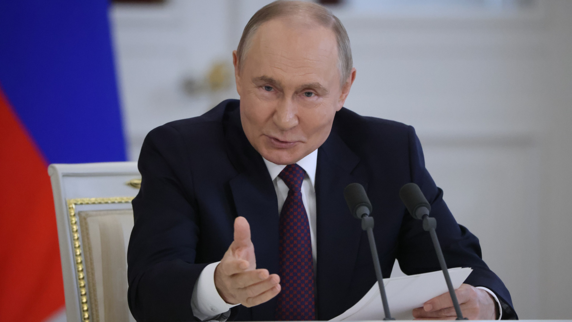 Putin promulga lei que proíbe pessoas de aceder a 