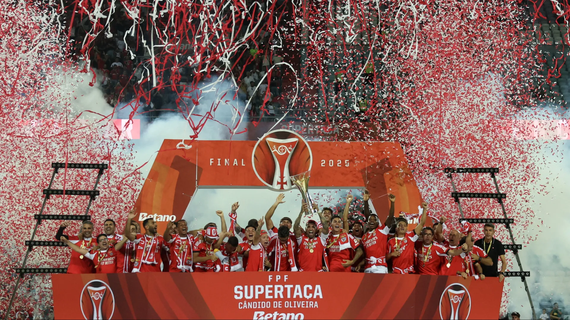 Festa começou num lado e acabou no outro. As imagens do Sporting-Benfica