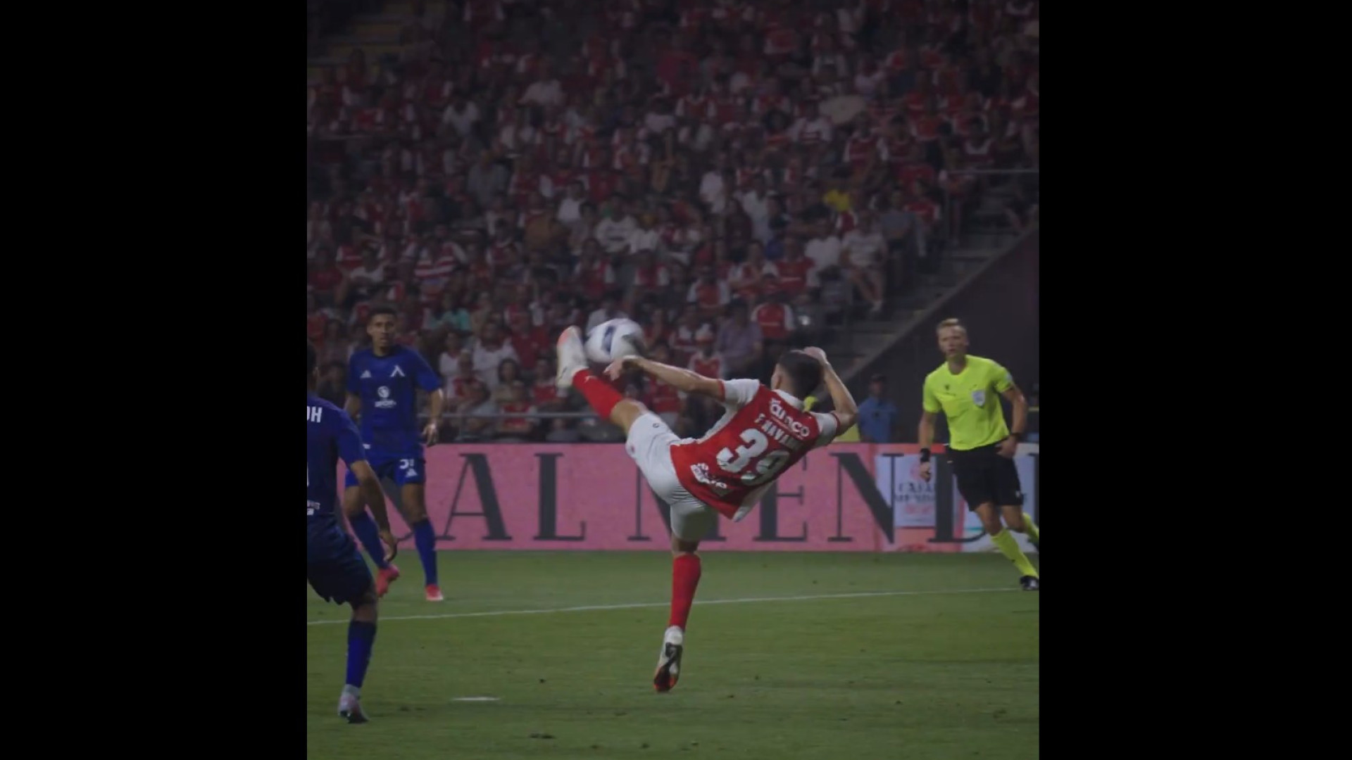 Foi com este golaço de Fran Navarro que o Sp. Braga ultrapassou o Levski