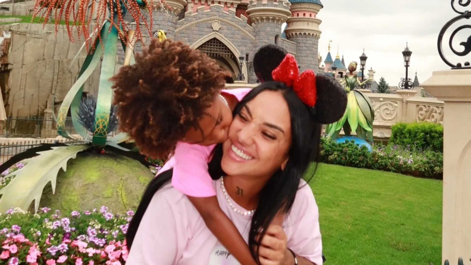 Joana Diniz celebra 6 anos da filha na Disneyland (com o filho do 'ex')