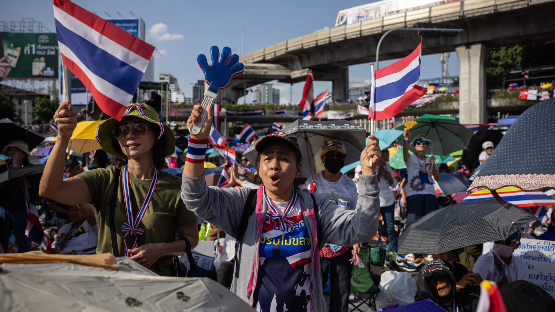 
                    Tailândia levanta proibição de venda de álcool à tarde em vigor desde 1972
                