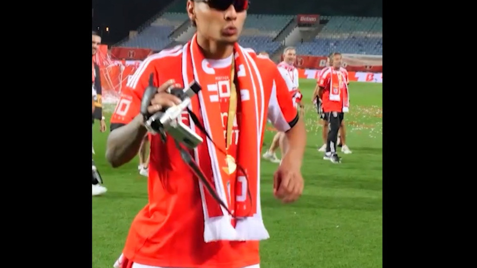 E estes ‘moves’? Benfica mostra ‘brilharete’ de Richard Ríos na Supertaça