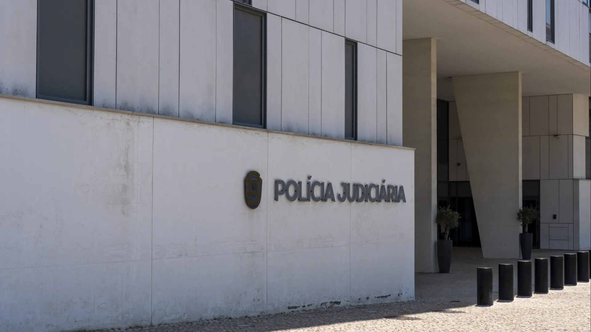 
                    PJ detém suspeito de crimes sexuais contra menor em Castelo de Vide
                