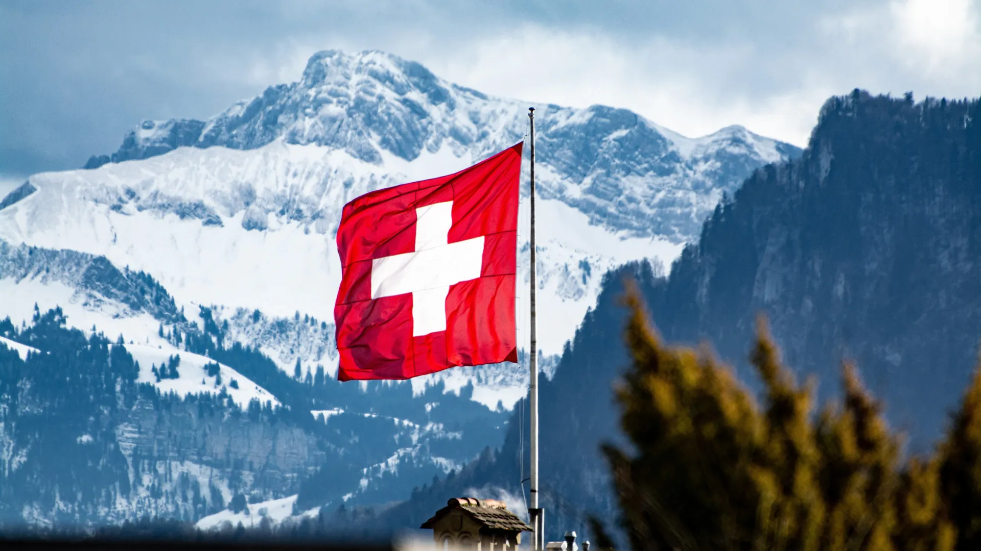 
                    Emigrante português morre em despiste de moto na Suíça
                