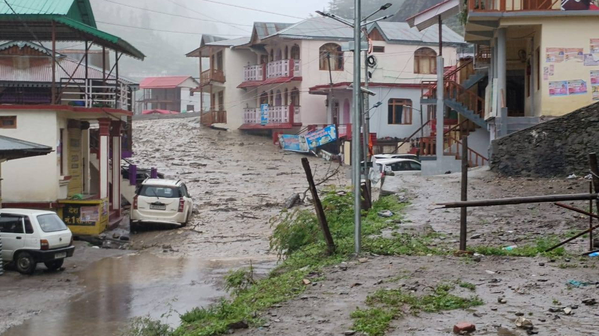 Pelo menos 46 mortos em aluimento de terras na Índia