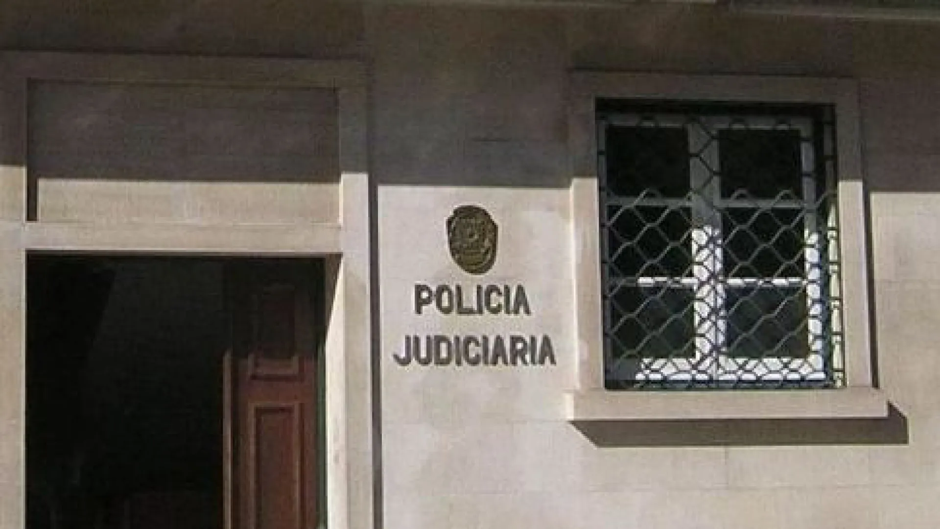 
                    Adolescente detido por abuso sexual de crianças. Mãe de vítima denunciou 
                