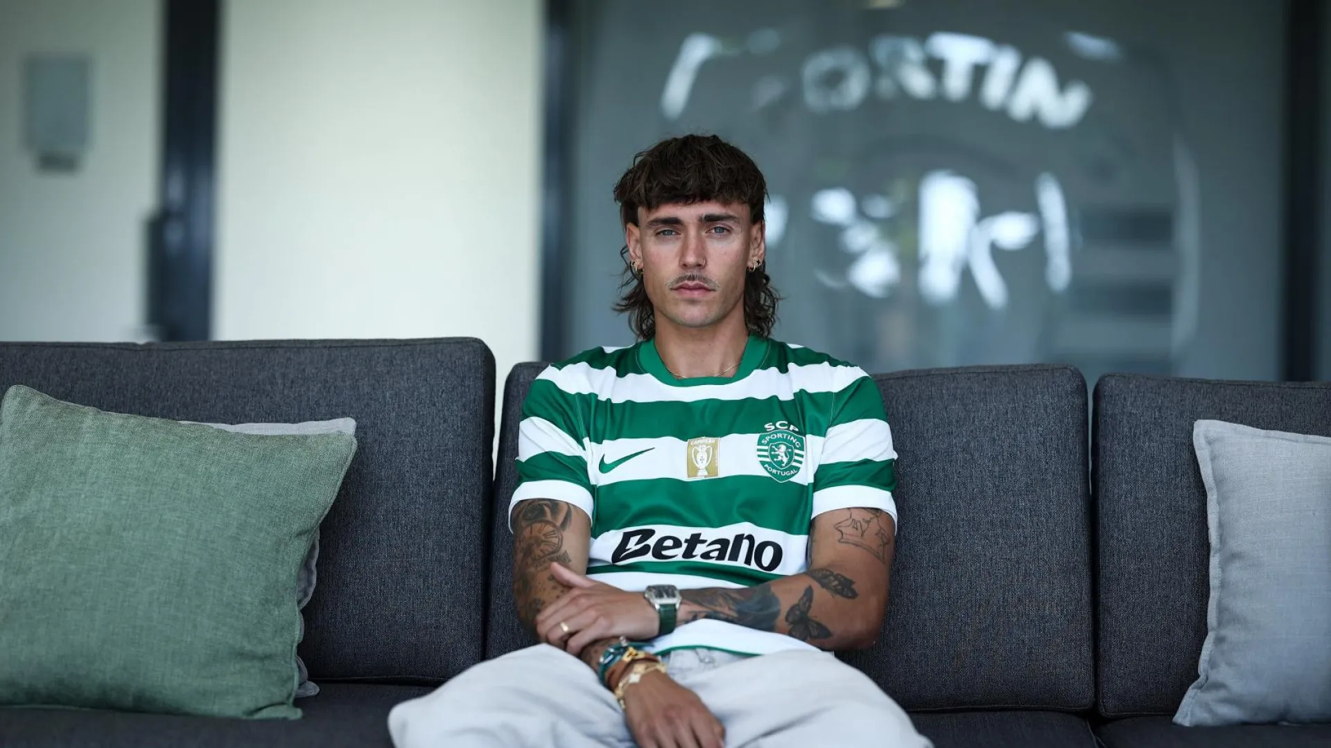 
                    Ricardo Mangas foi pai de um menino. Imagens do parto (com terço)
                