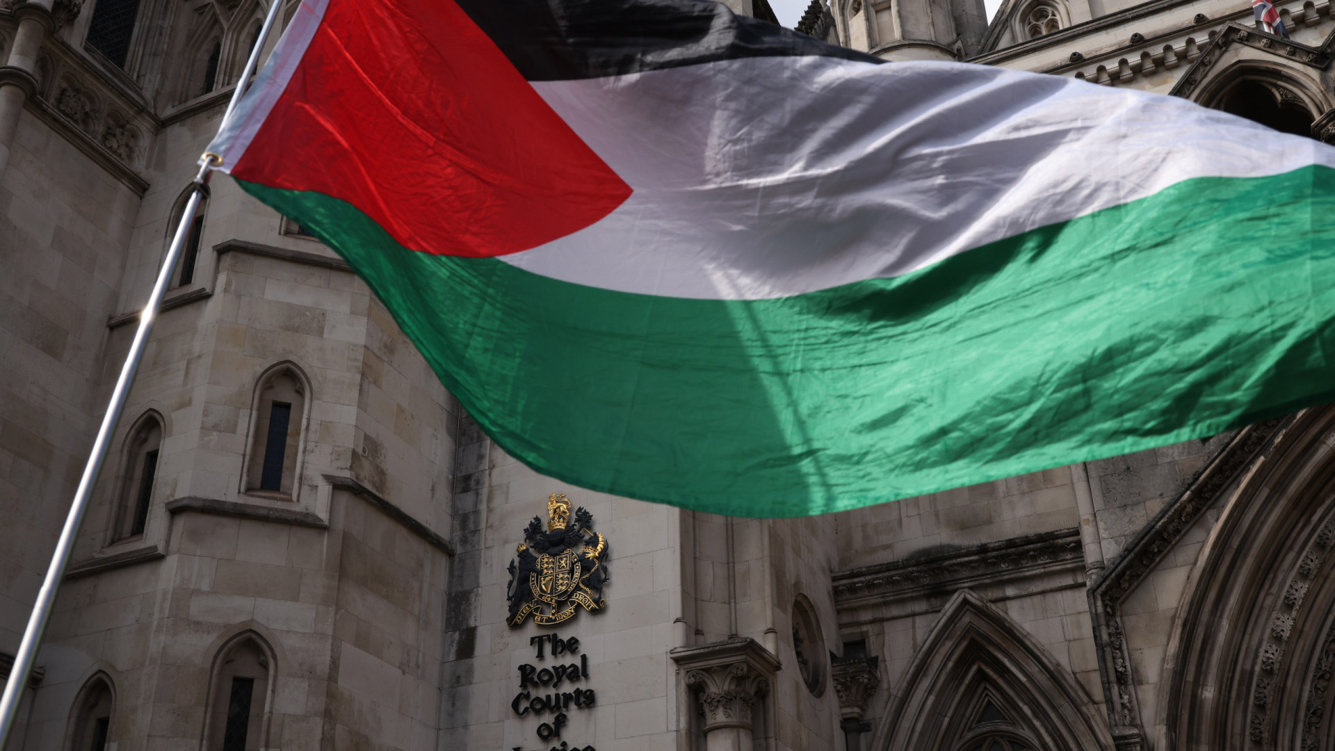Três britânicos acusados de apoiar a organização proibida Palestine Action