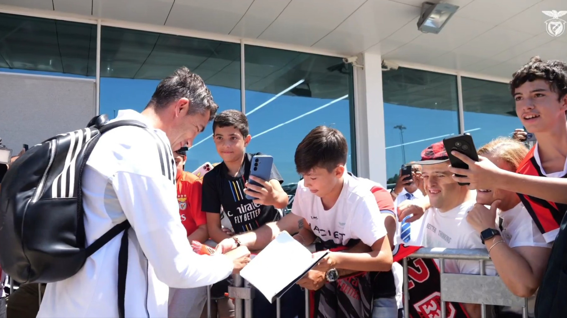Regresso a Portugal após vitória 'Nice'. A chegada da comitiva do Benfica