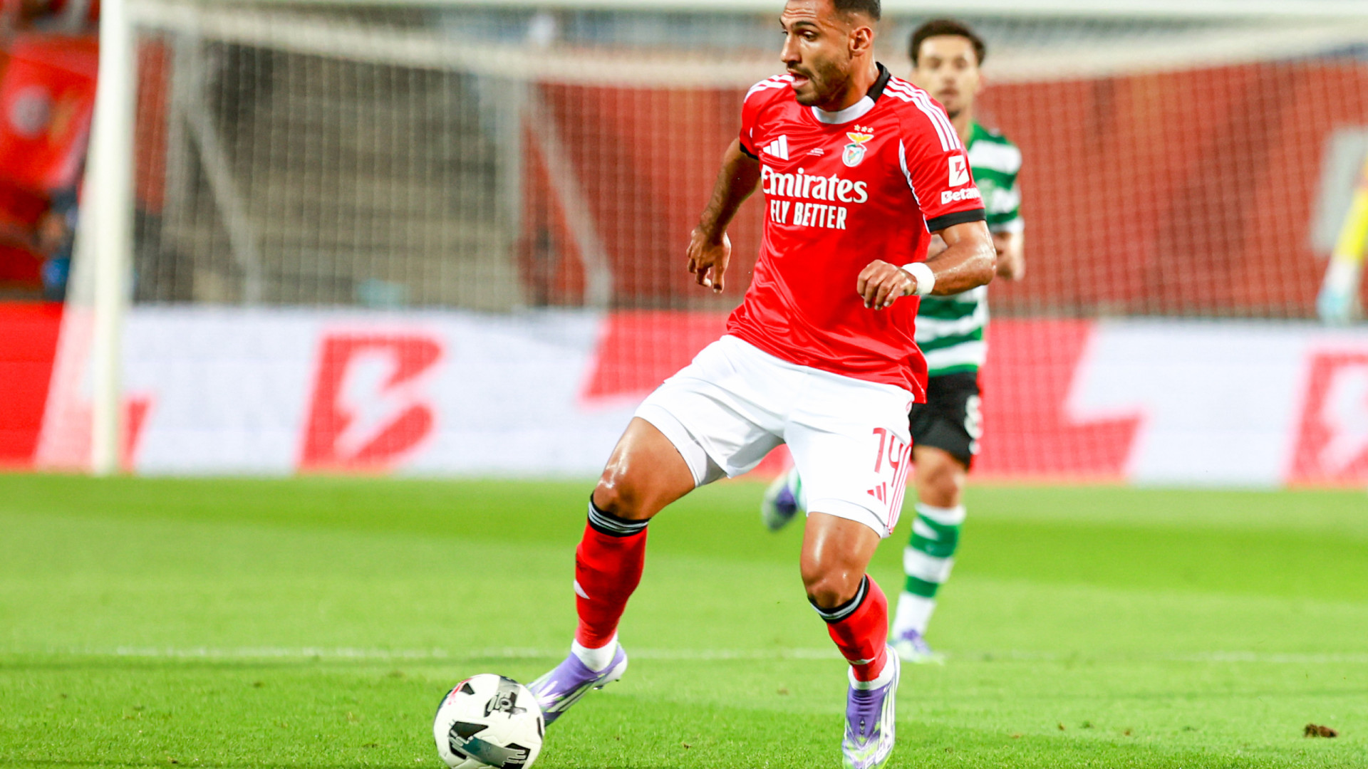 Newcastle esteve presente no Nice-Benfica... para observar Pavlidis