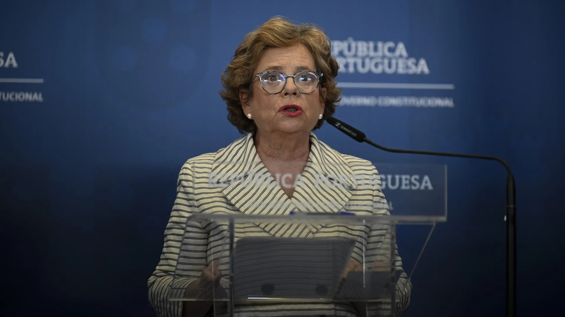 
                    Parlamento aprova audição urgente da ministra da Administração Interna
                