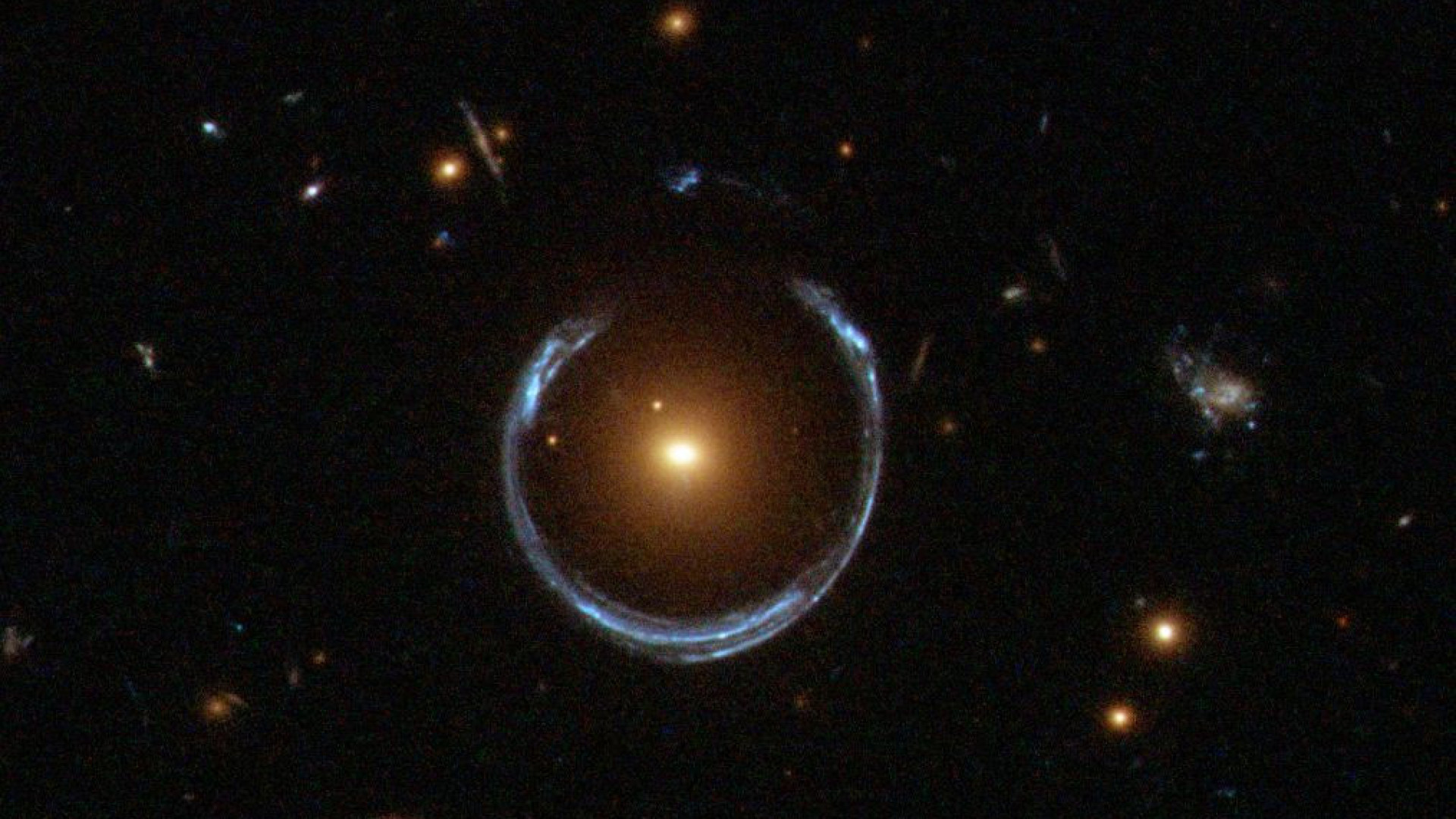 Astrónomos descobriram o que poderá ser o maior buraco negro já detetado