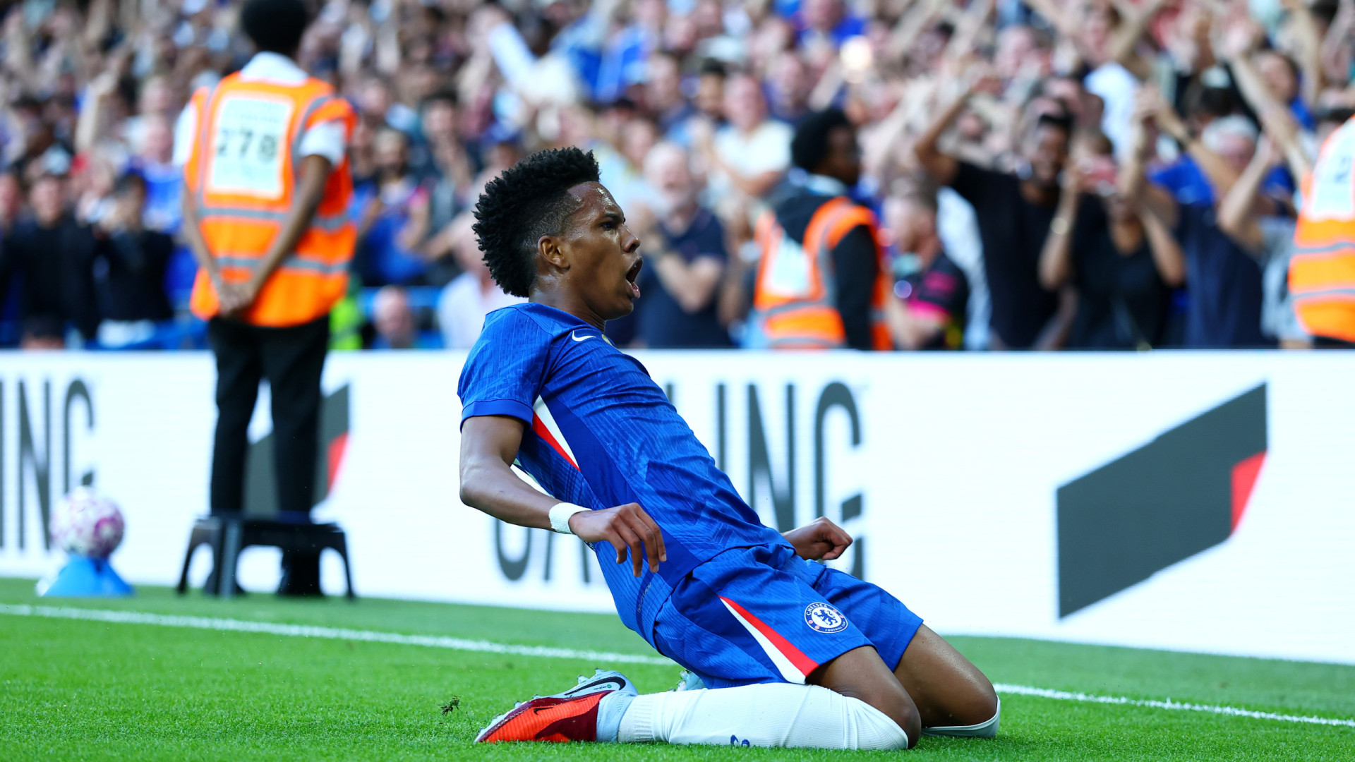 De sonho. Estêvão marca na estreia e dá vitória ao Chelsea ante o Bayer