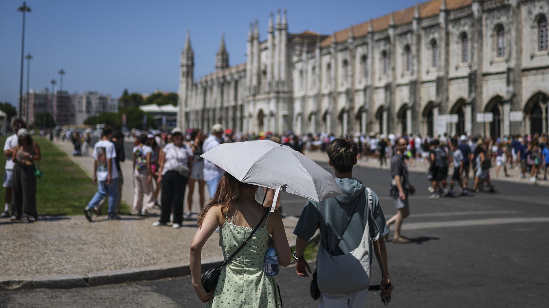 Calor aperta (e muito) este fim de semana. Há dois distritos ‘a vermelho’