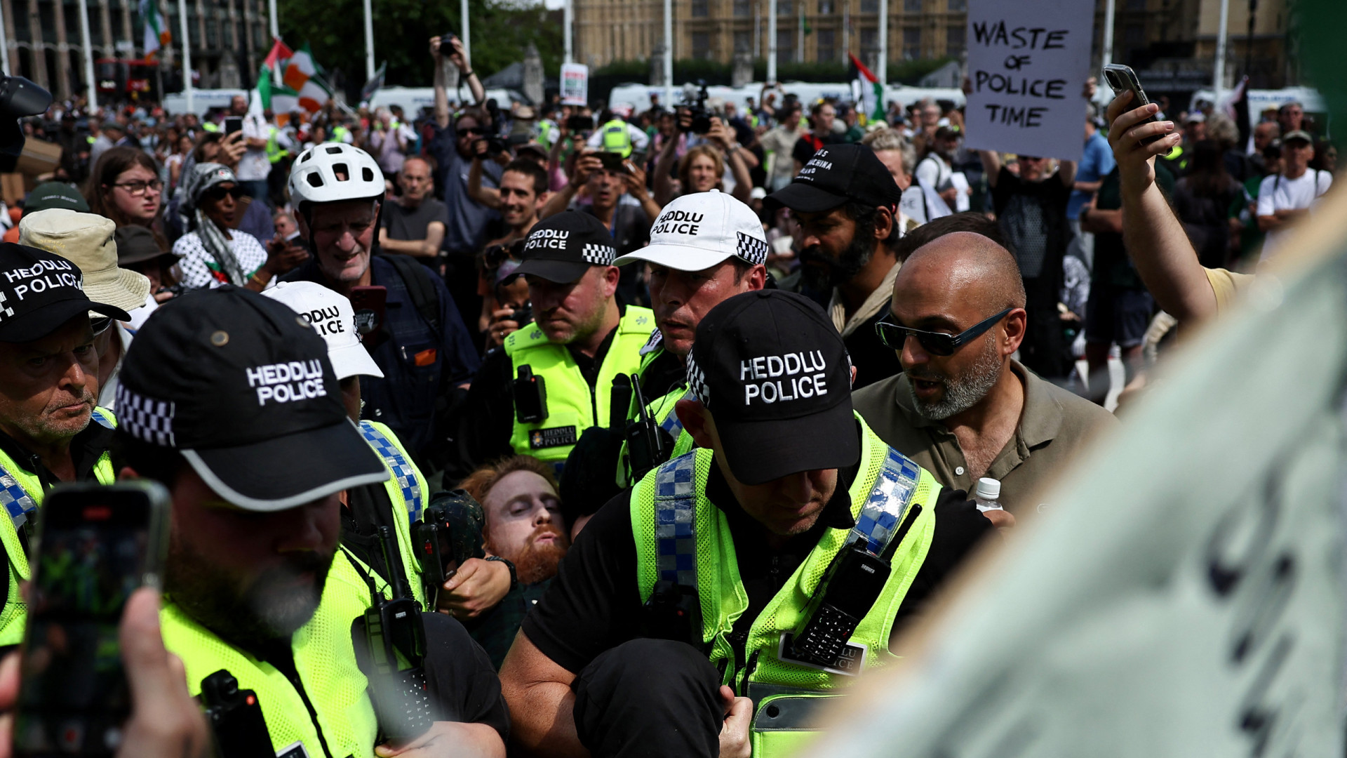 Pelo menos 150 detidos em protesto contra proibição da Palestine Action