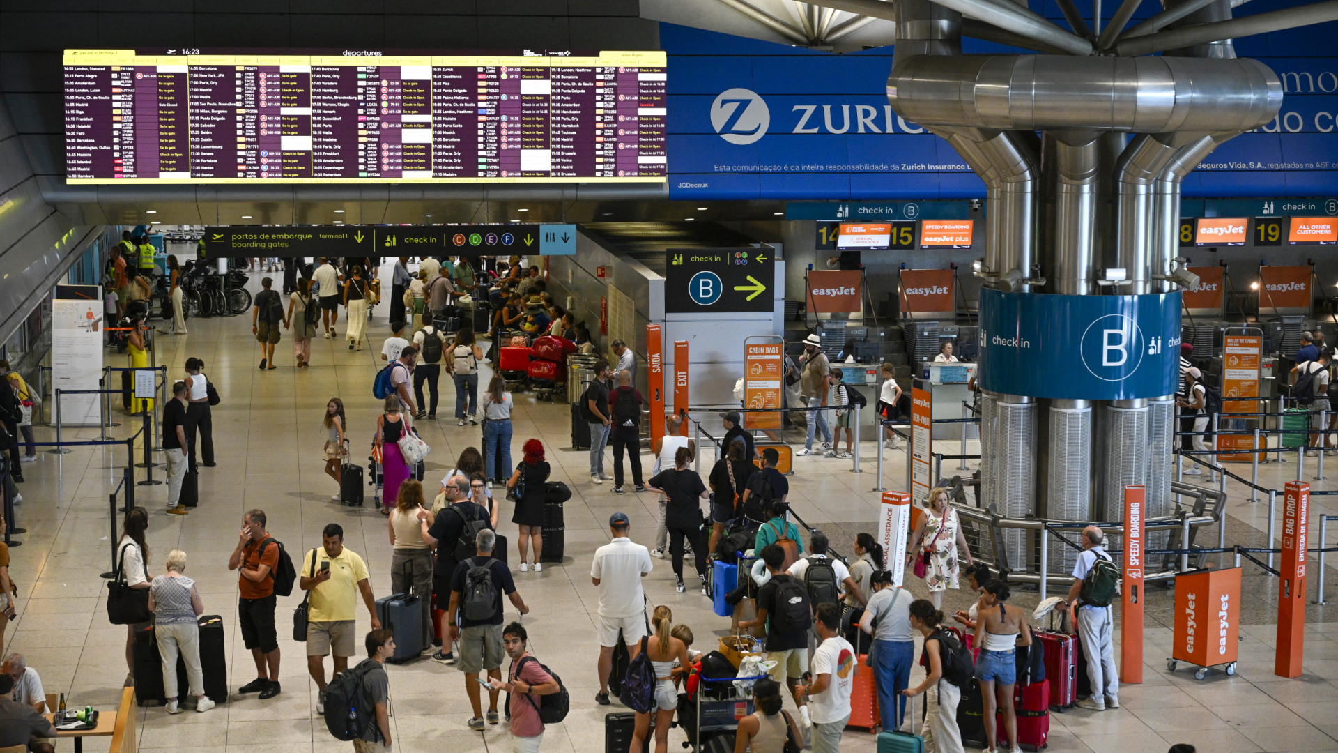 Grupo de cidadãos pede à APA que chumbe expansão do Aeroporto de Lisboa