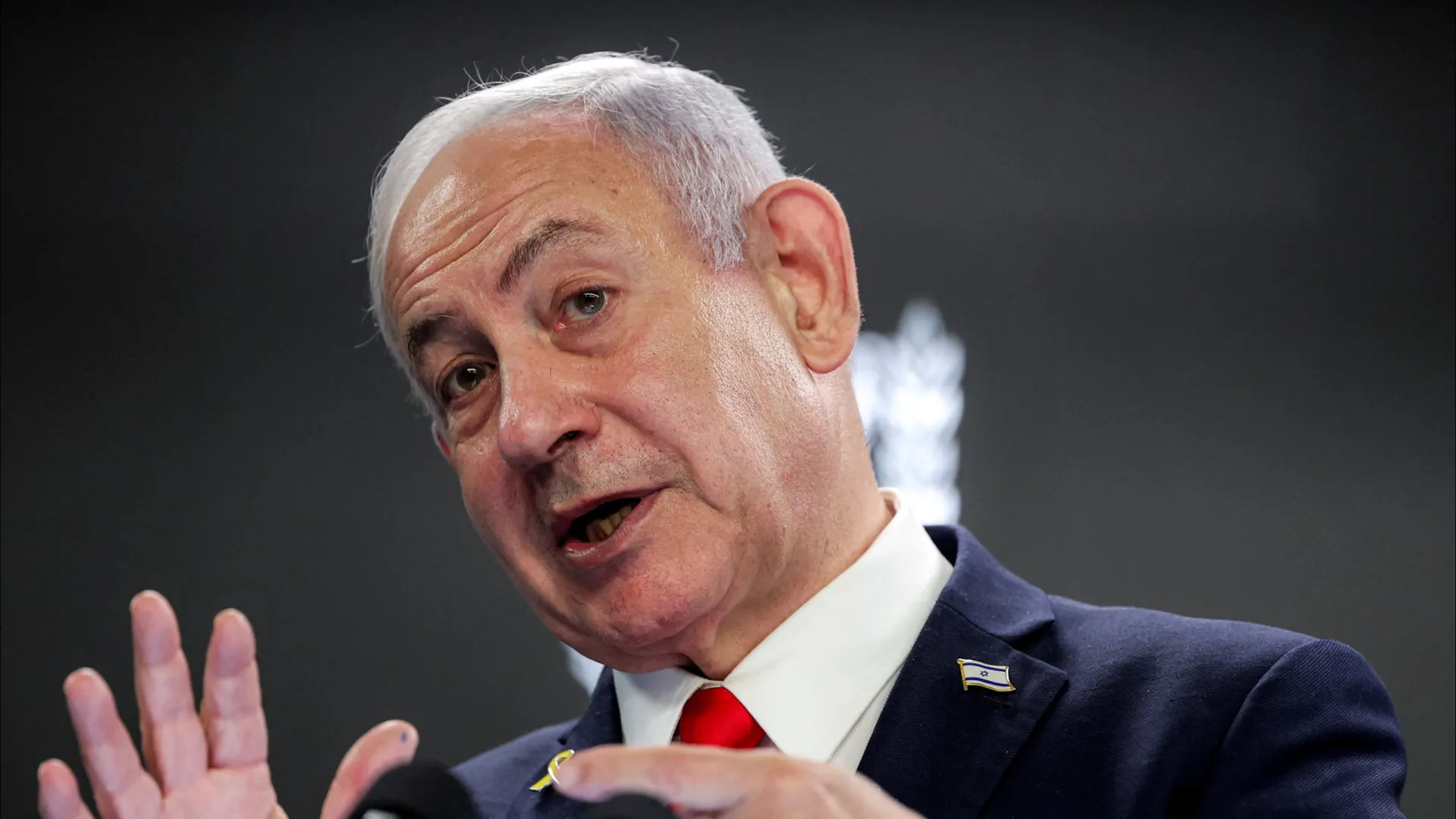 
                    Israel emite mandado de captura contra antigo conselheiro de Netanyahu
                