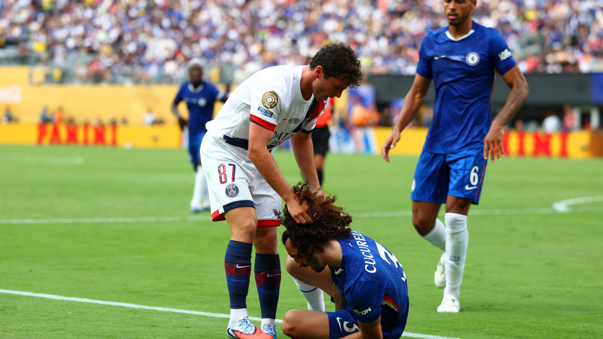 PSG com problema. João Neves conhece castigo após polémica com Cucurella