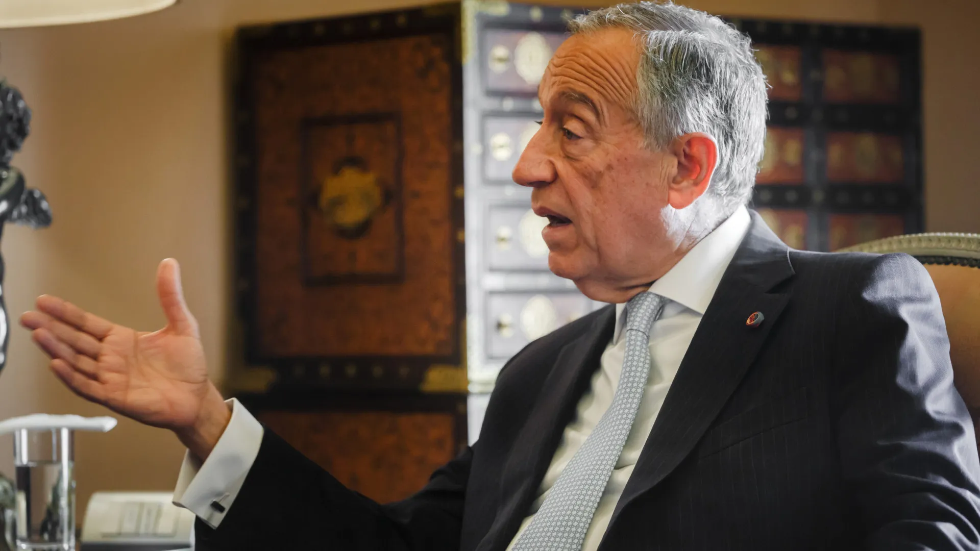 
                    Marcelo pode adiar deslocação a Espanha e avisa: 