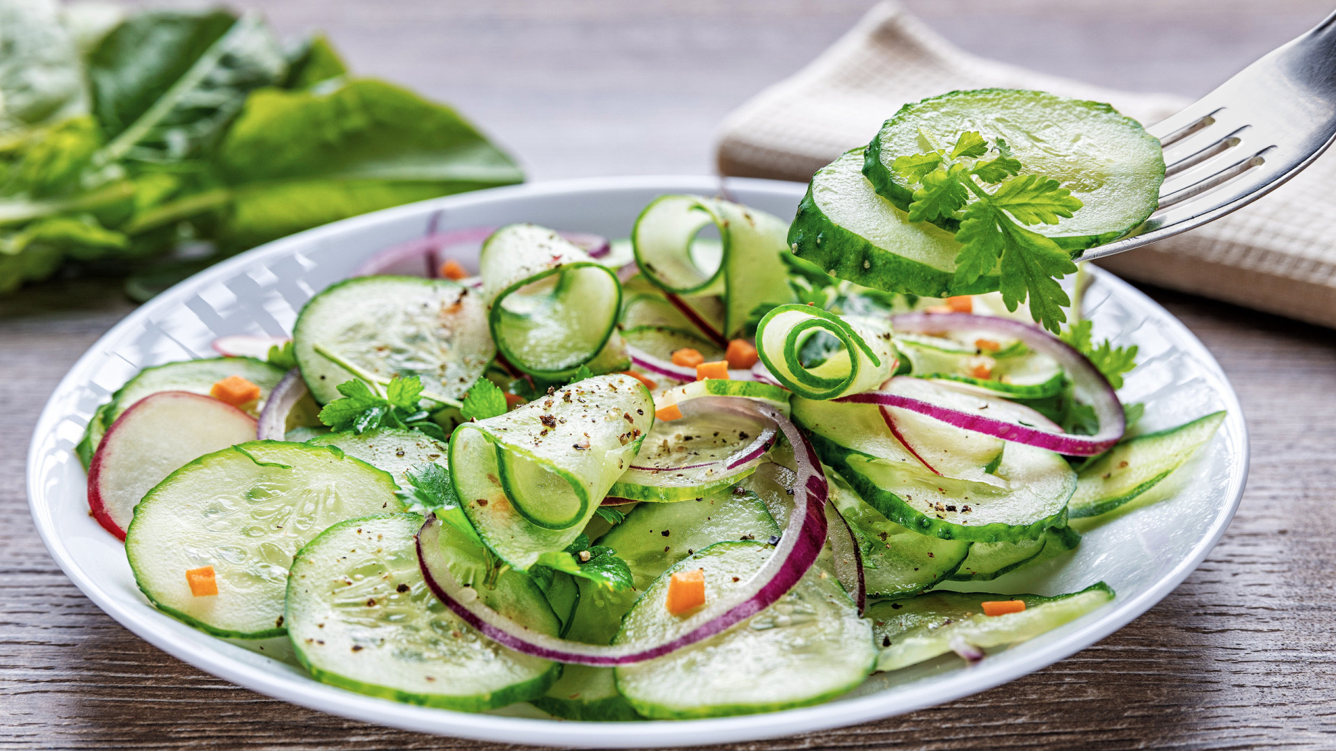 O que têm estas três receitas frescas em comum? Pepino é a resposta certa