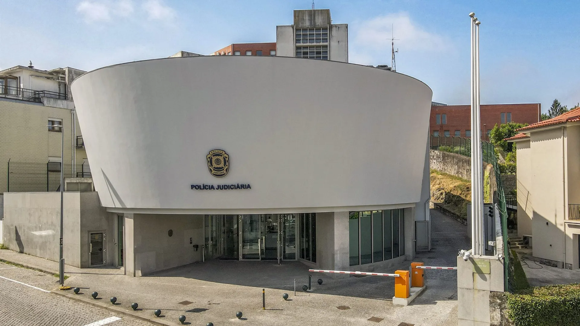 
                    Preventiva para suspeito de furtos em estabelecimentos e carros em Braga
                