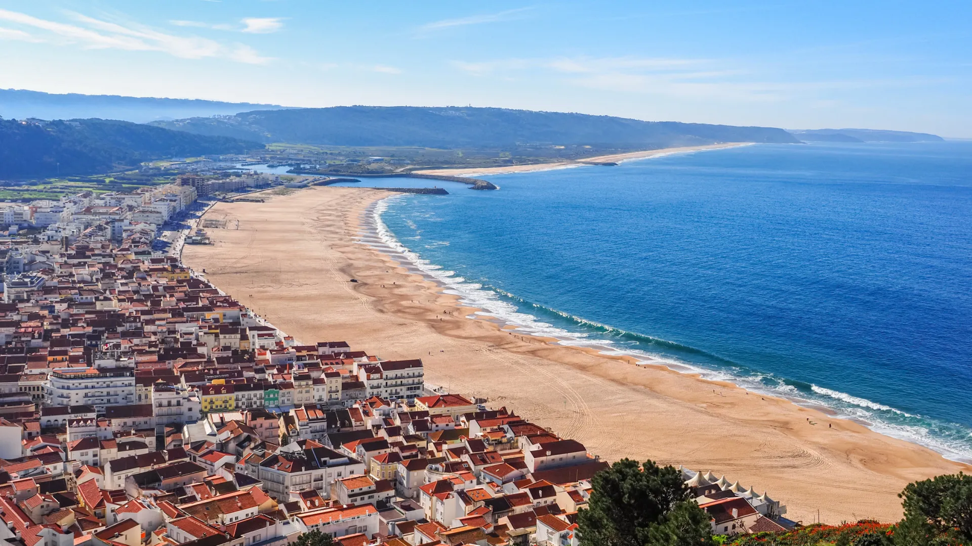 
                    Praia da Nazaré interditada a banhos pela terceira vez este verão
                