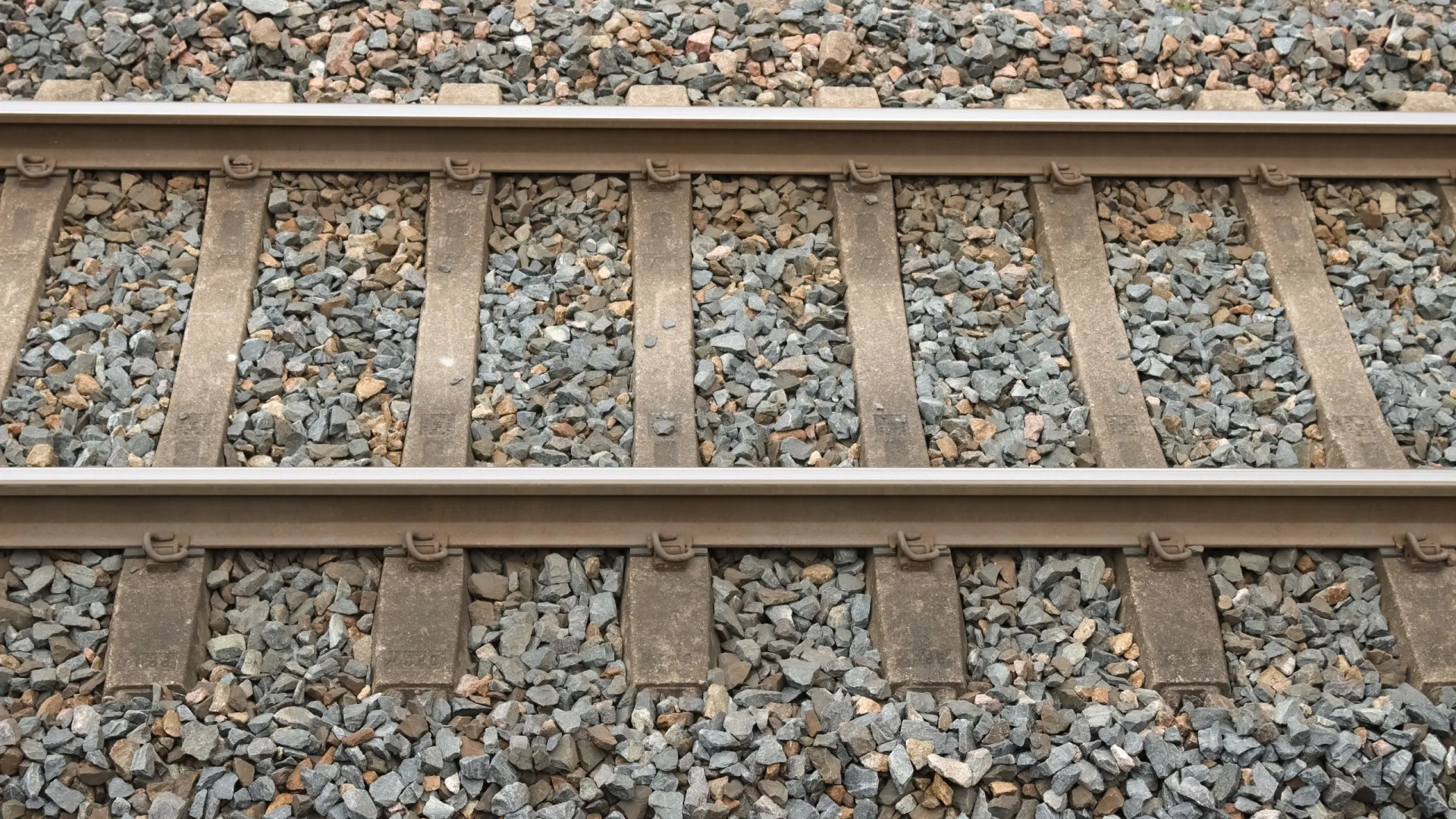 Comboio abalroa camião e corta linha do Vouga em Espinho