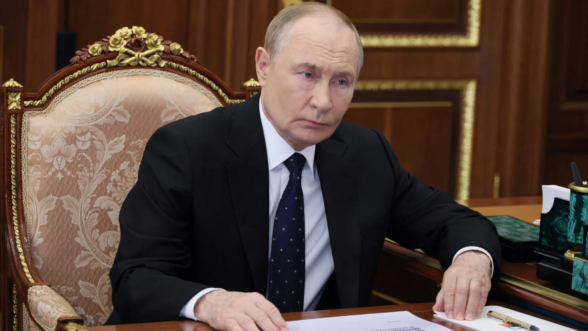 
                    Putin aproveita ida à China e reúne-se com Xi, Modi, Pezeshkian e Erdogan
                