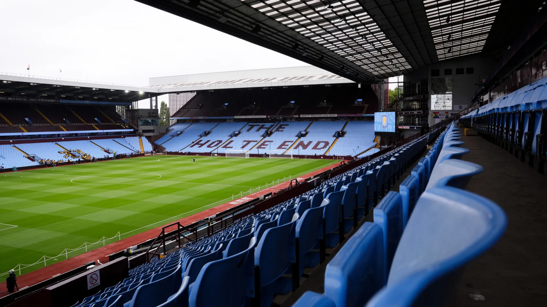 
                    Aston Villa adverte contra mensagens políticas ante o Maccabi Telavive
                