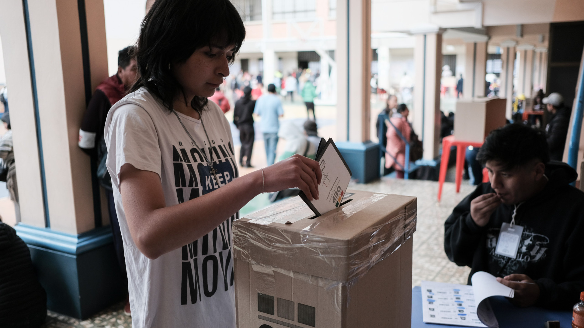 Bolívia: Dois candidatos de direita na segunda volta das Presidenciais