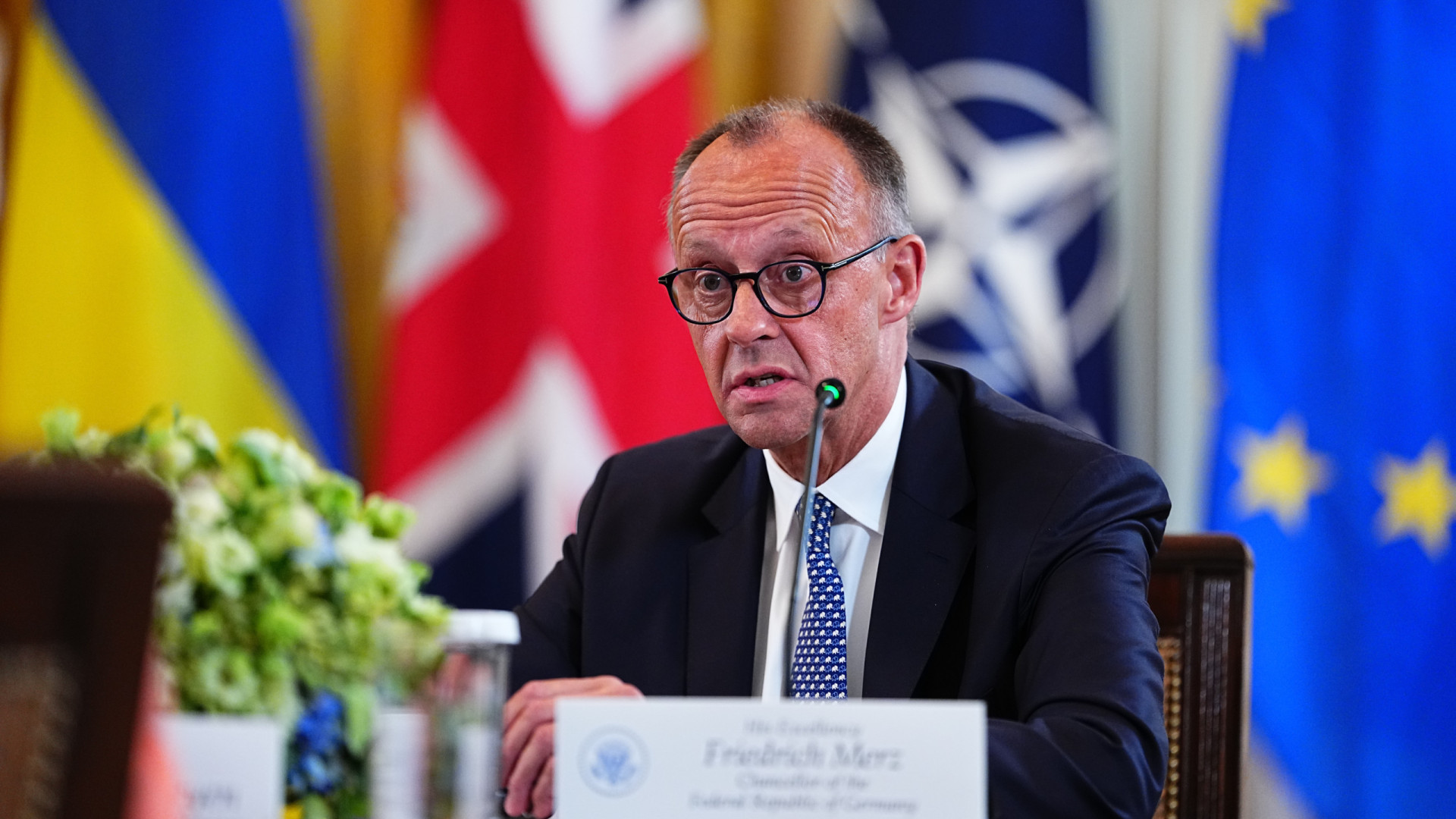 Merz insiste em cessar-fogo após Trump ter dito que é desnecessário