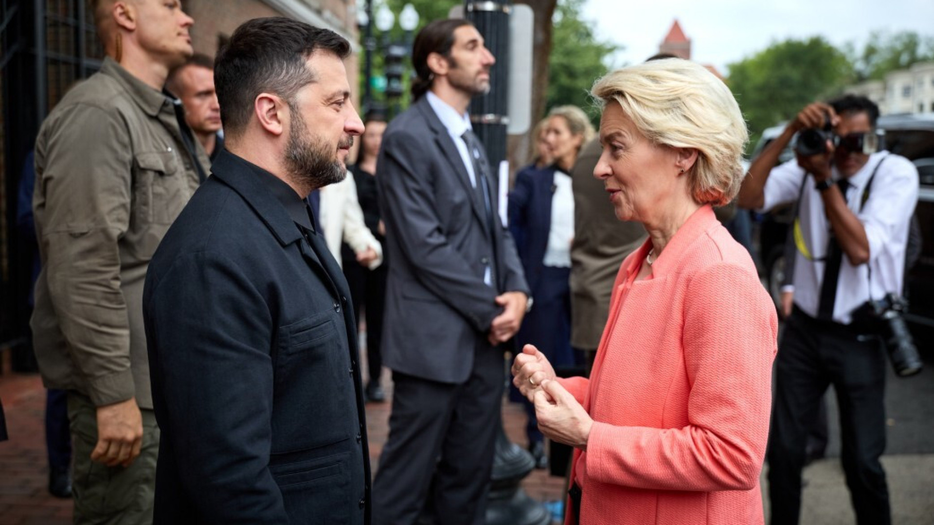 Von der Leyen defende regresso de crianças deportadas como condição para a paz