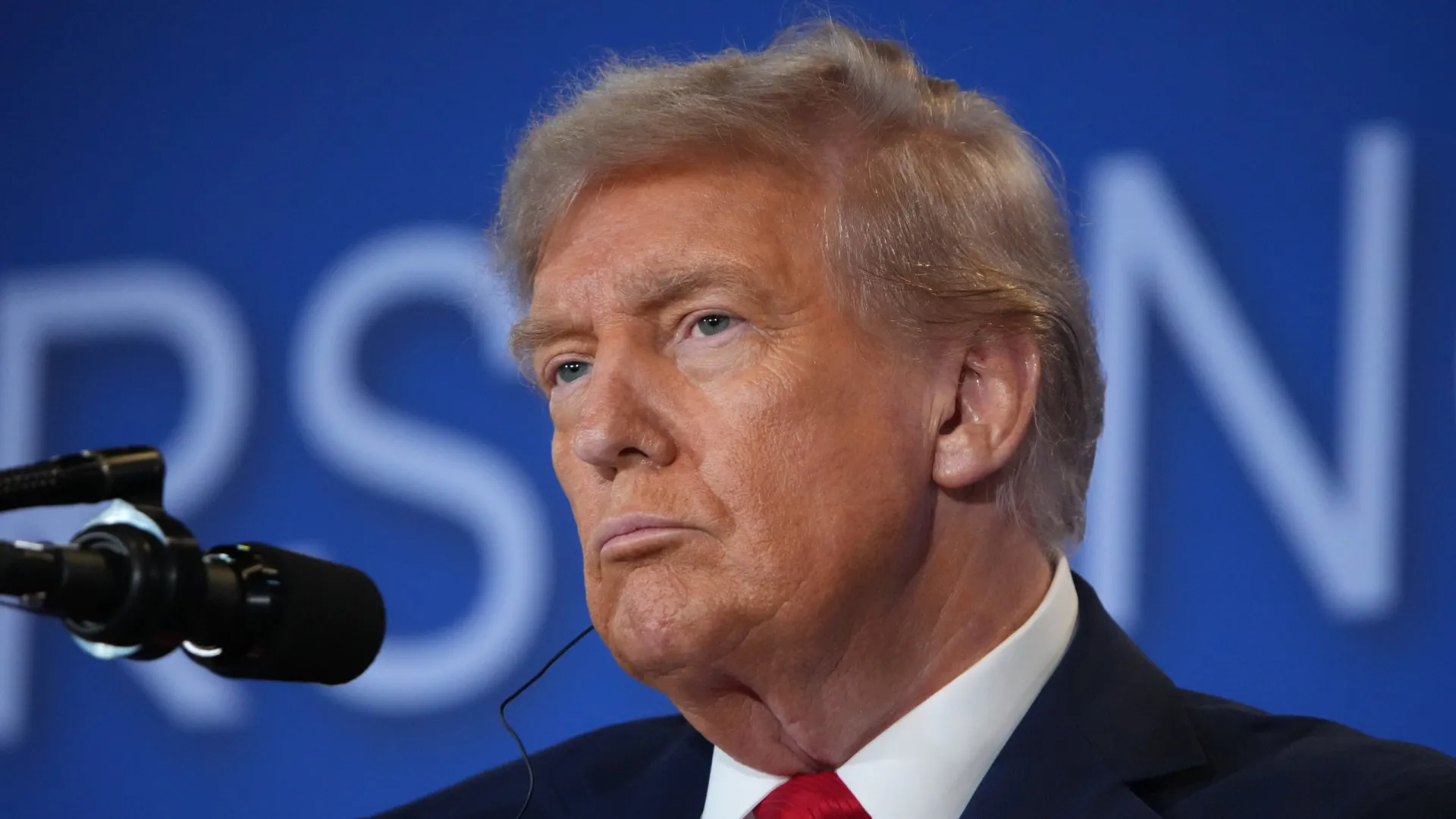Trump esquece 'Bad Blood' e congratula Taylor Swift: