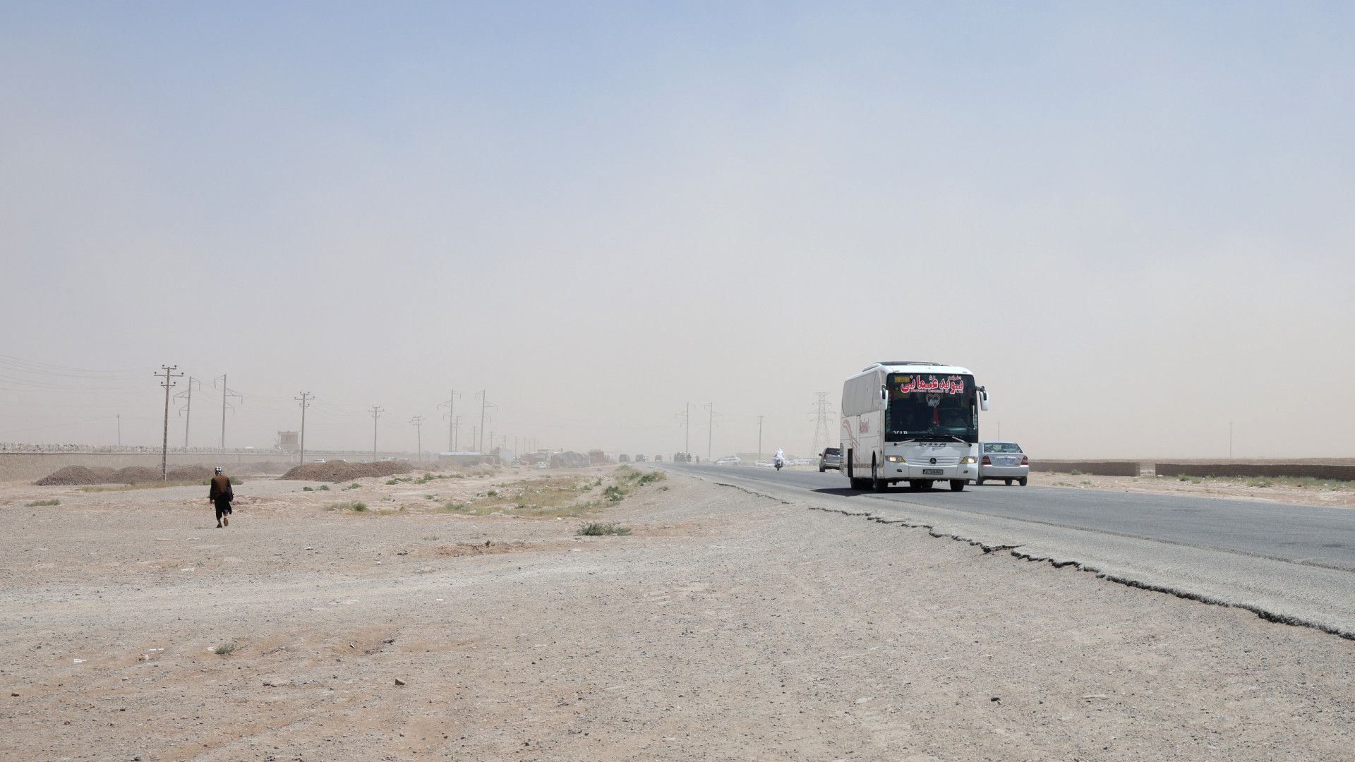 Novo balanço de 76 mortos em acidente com autocarro no Afeganistão