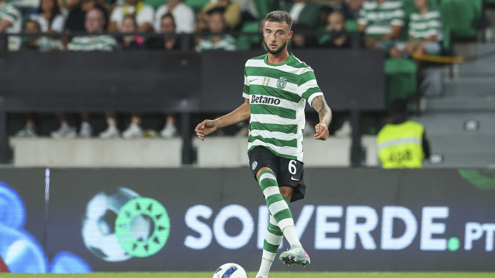 De volta às origens. Zeno Debast diz 'basta' e 'explode' no Sporting