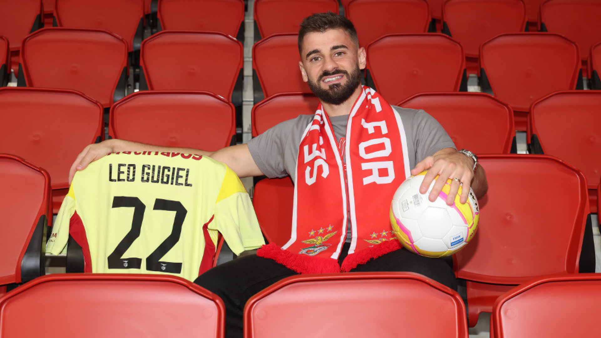 Oficial: Impediu pentacampeonato do Sporting e já renovou com o Benfica