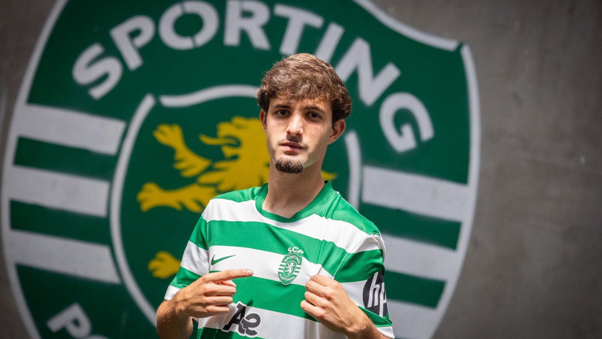 Não há duas sem três. Sporting 'repesca' jovem avançado português