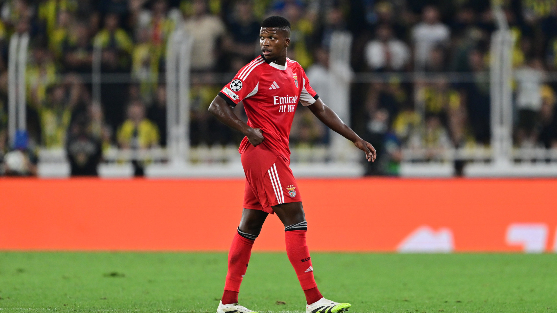 Uma primeira mão cheia de nada. Benfica perdeu o 'Tino', mas ficou vivo