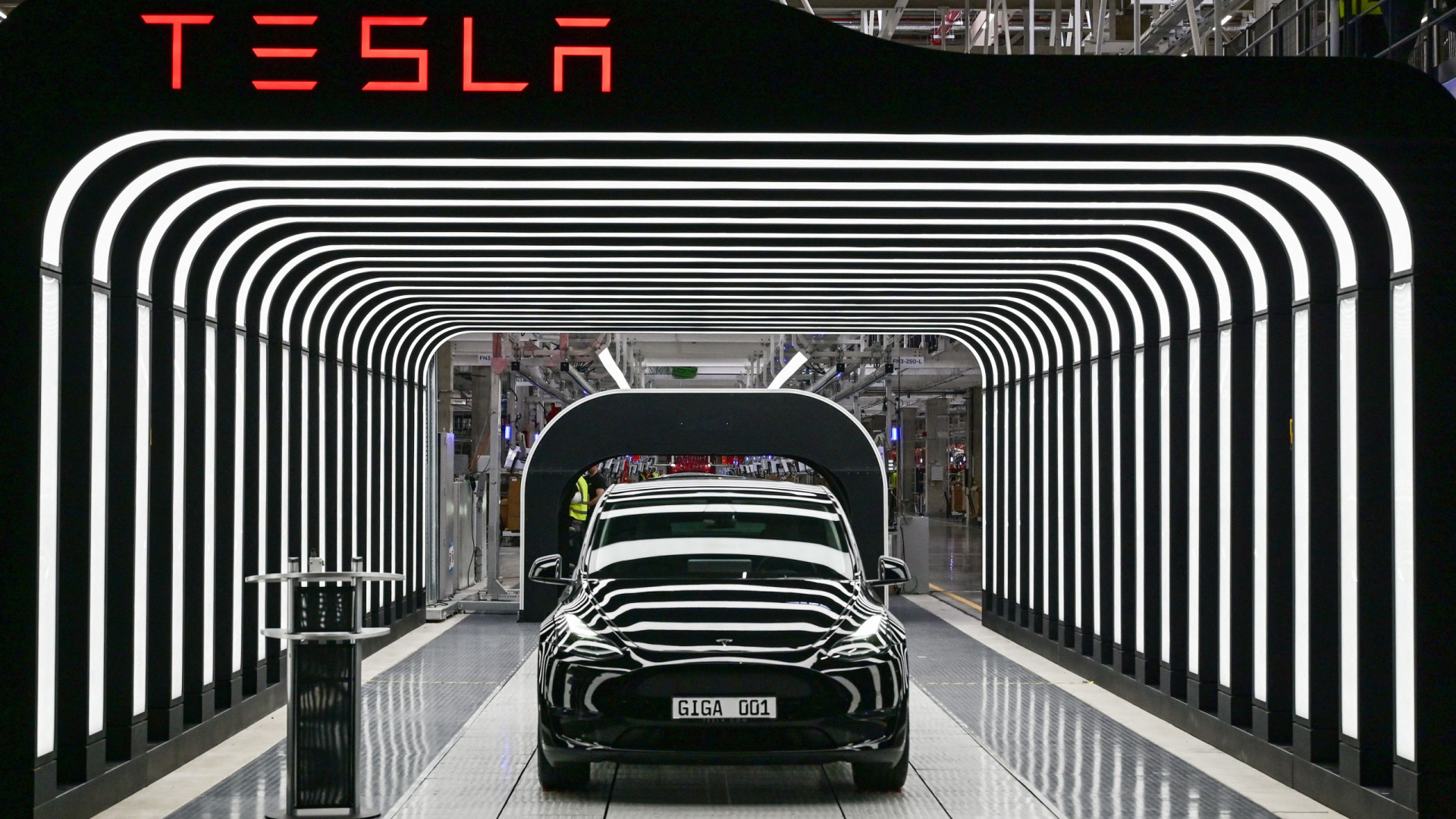 Incêndio obrigou Tesla a evacuar fábrica na Alemanha
