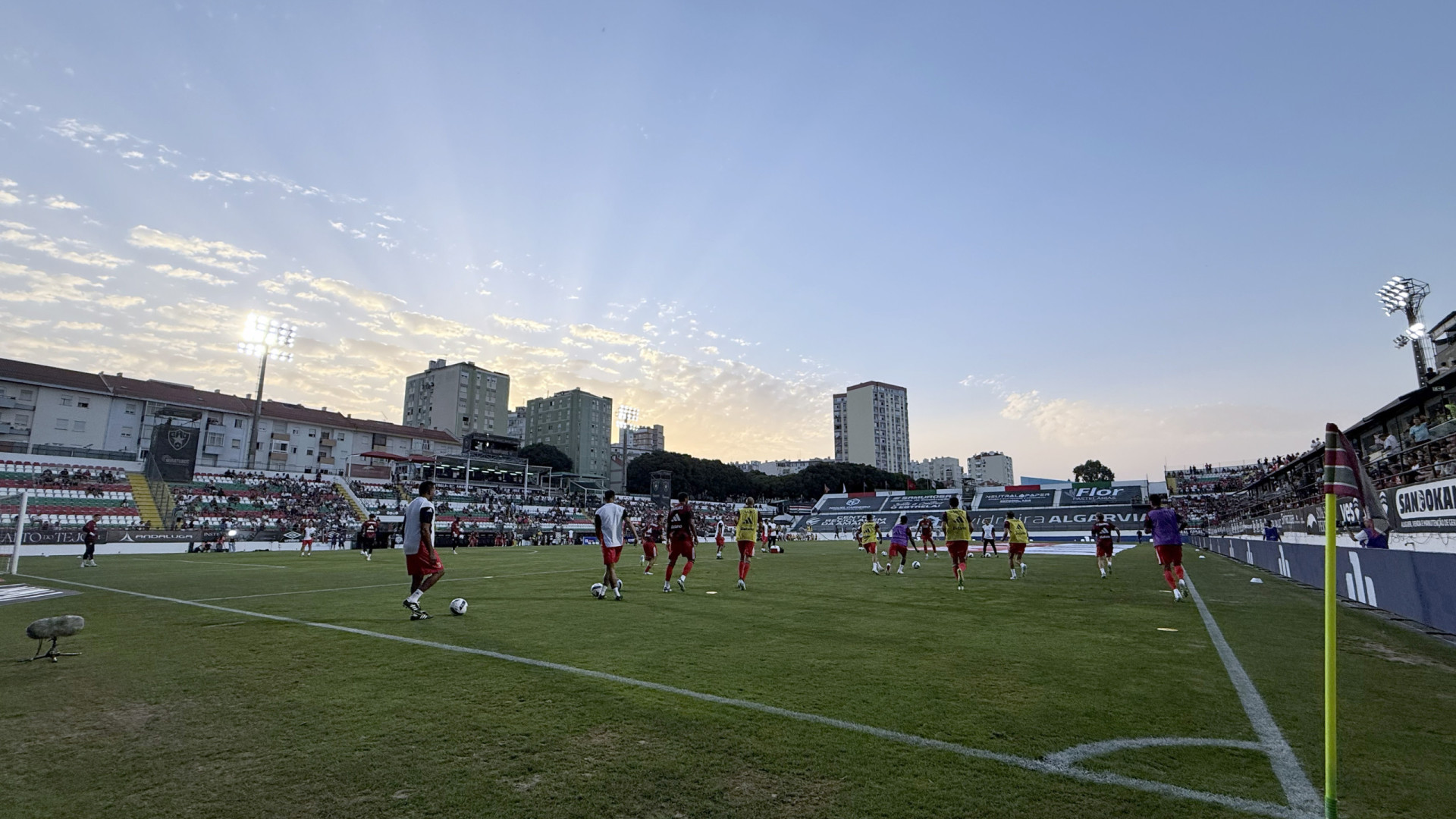 Estrela da Amadora e Alverca à procura da primeira vitória na I Liga
