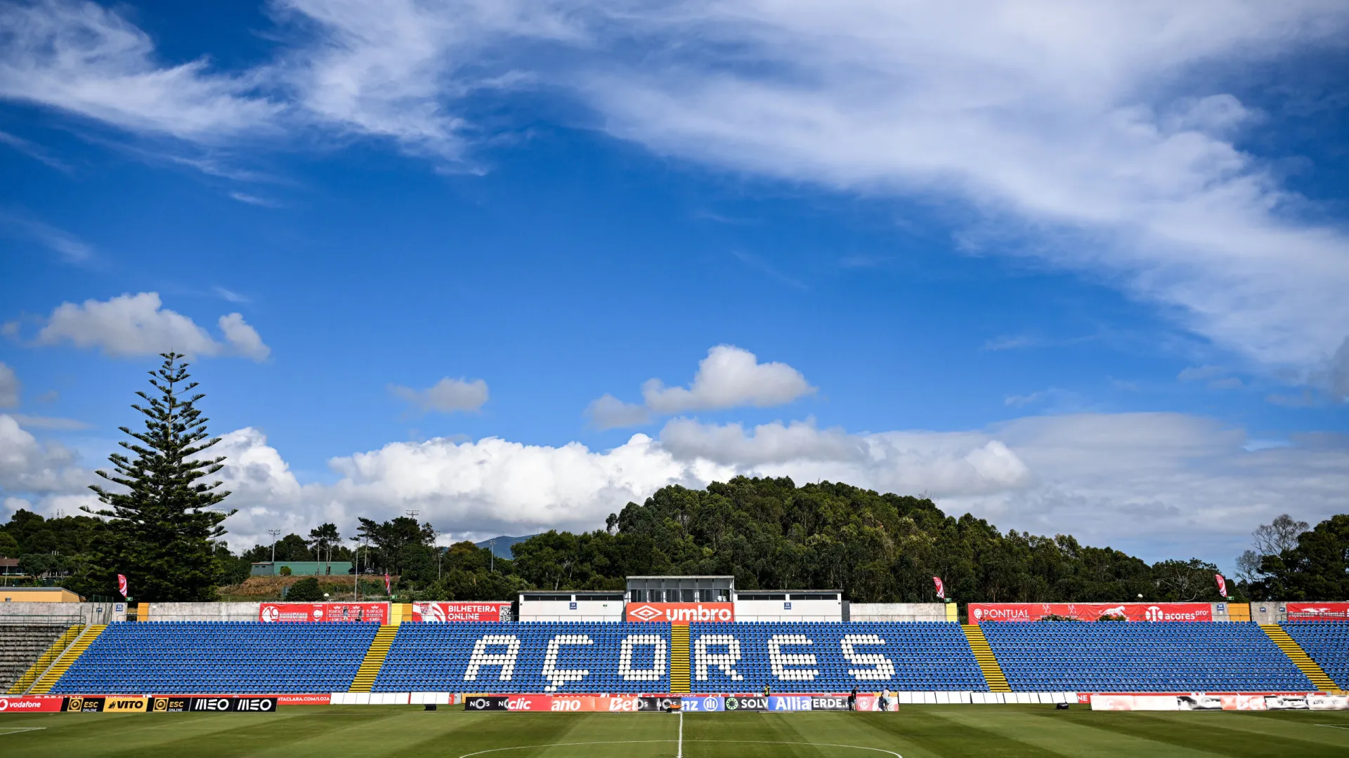 
                    Santa Clara arrasa postura do Estoril: 