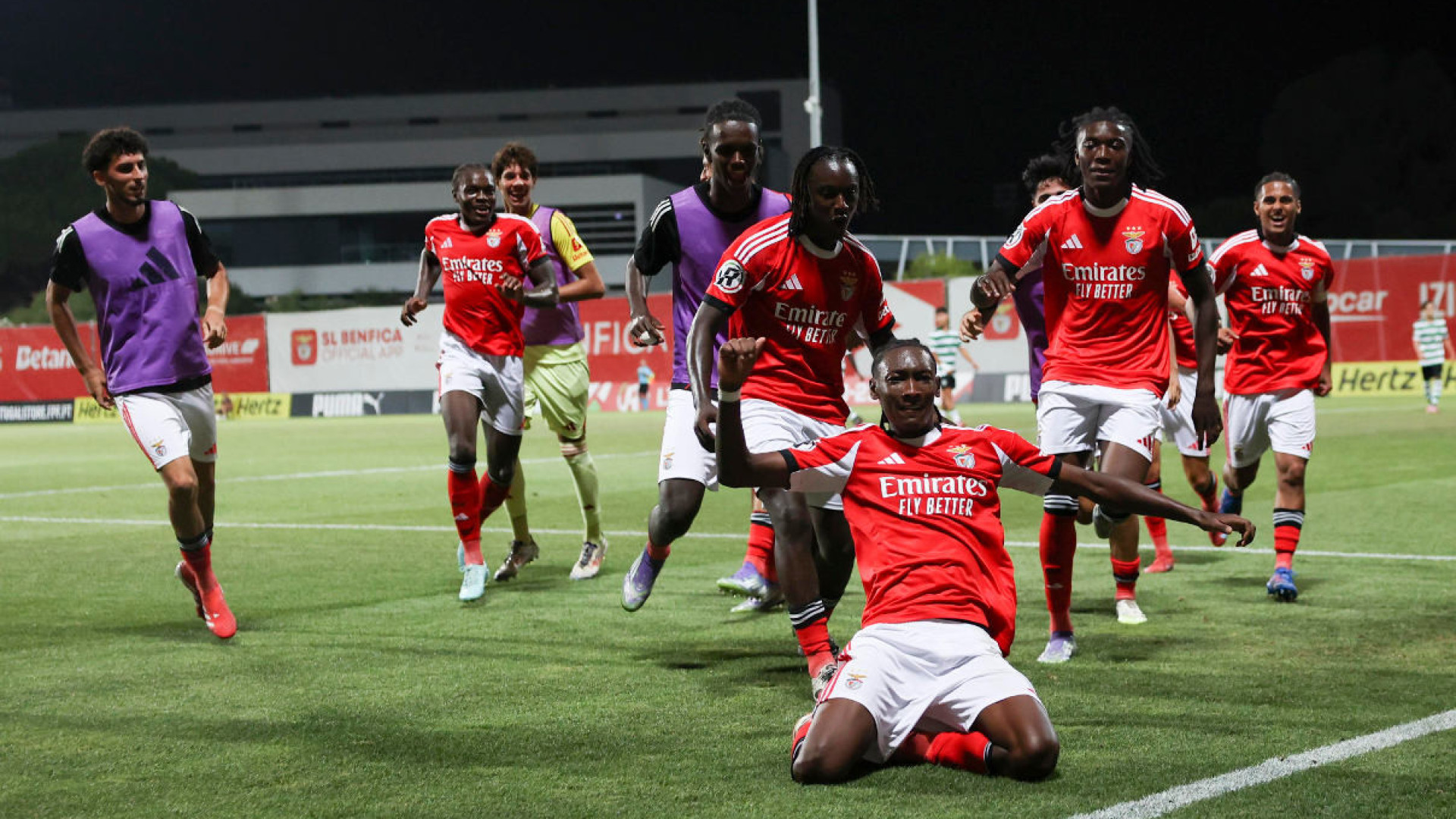 Benfica anula dois golos de desvantagem e vence dérbi na Liga Revelação