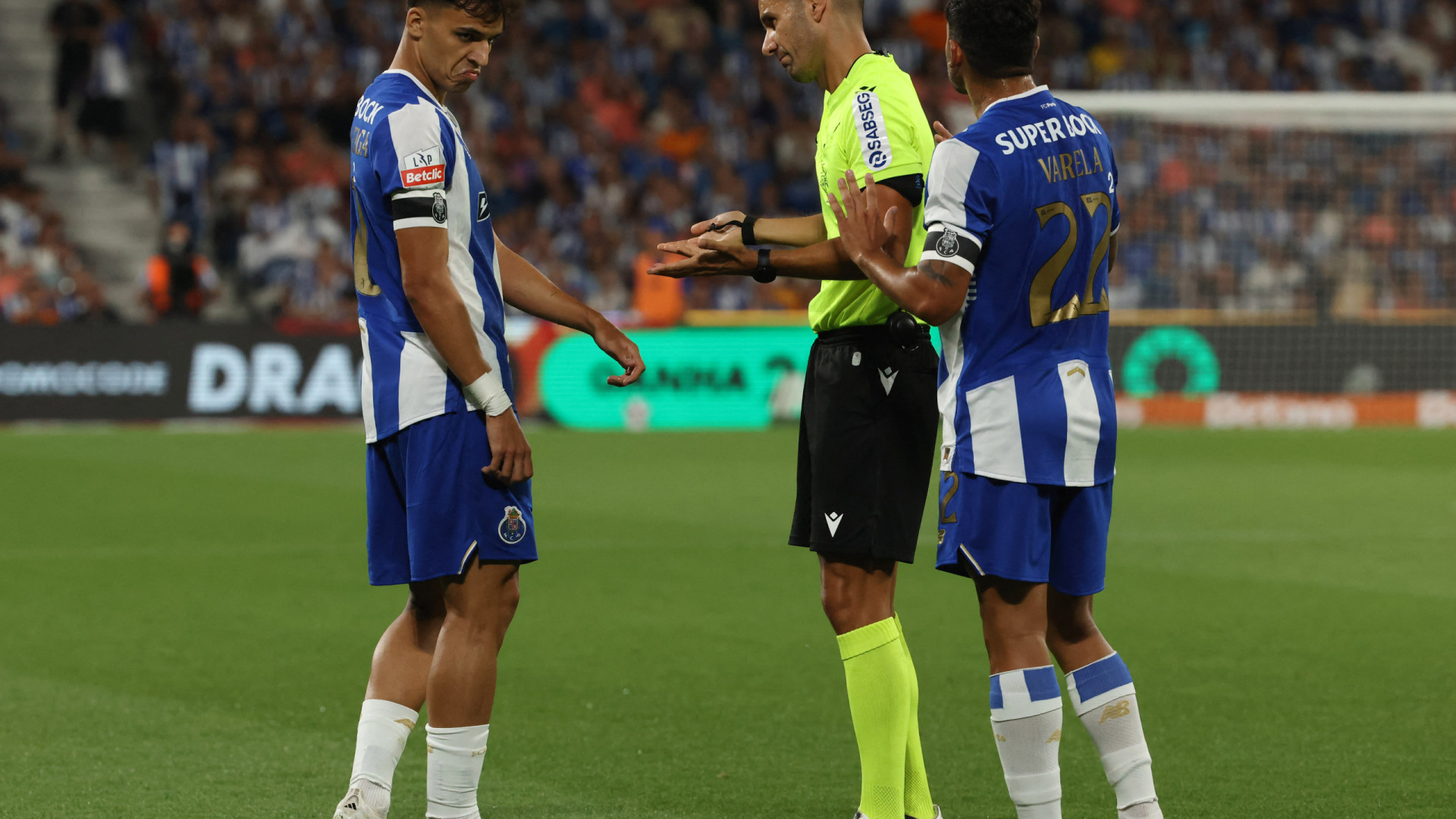 Conselho de Arbitragem 'chumba' exibição dos árbitros no FC Porto-Vitória