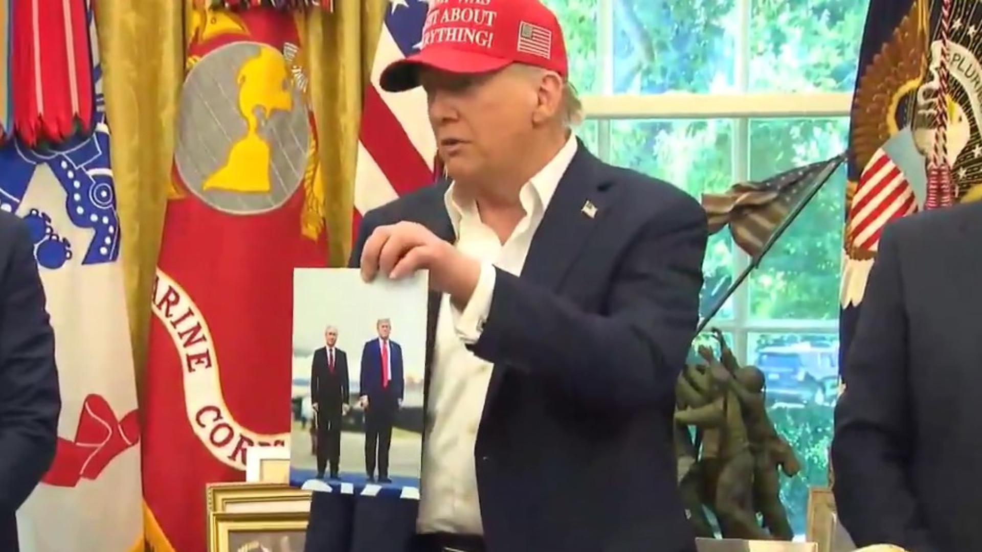 Donald Trump recebe presente de Vladimir Putin: 