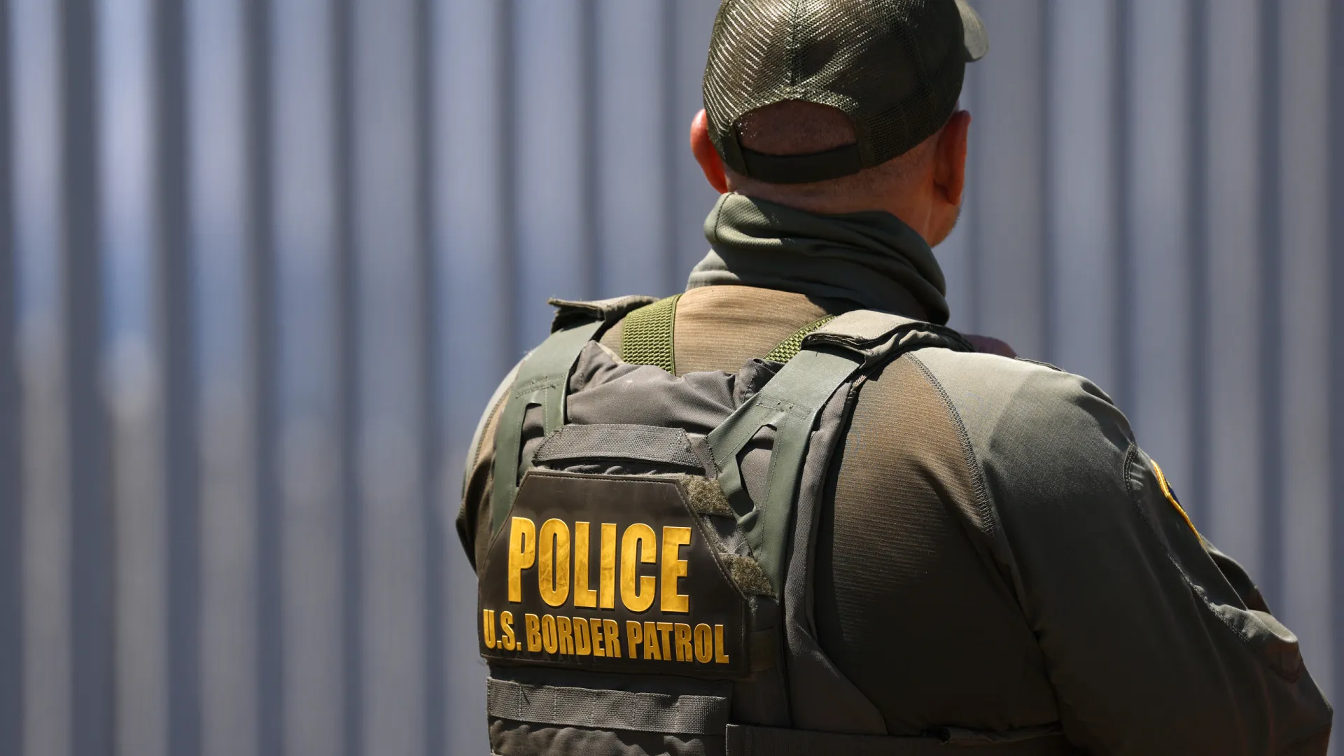 
                    Diretor da ICE admite presença em escolas por 