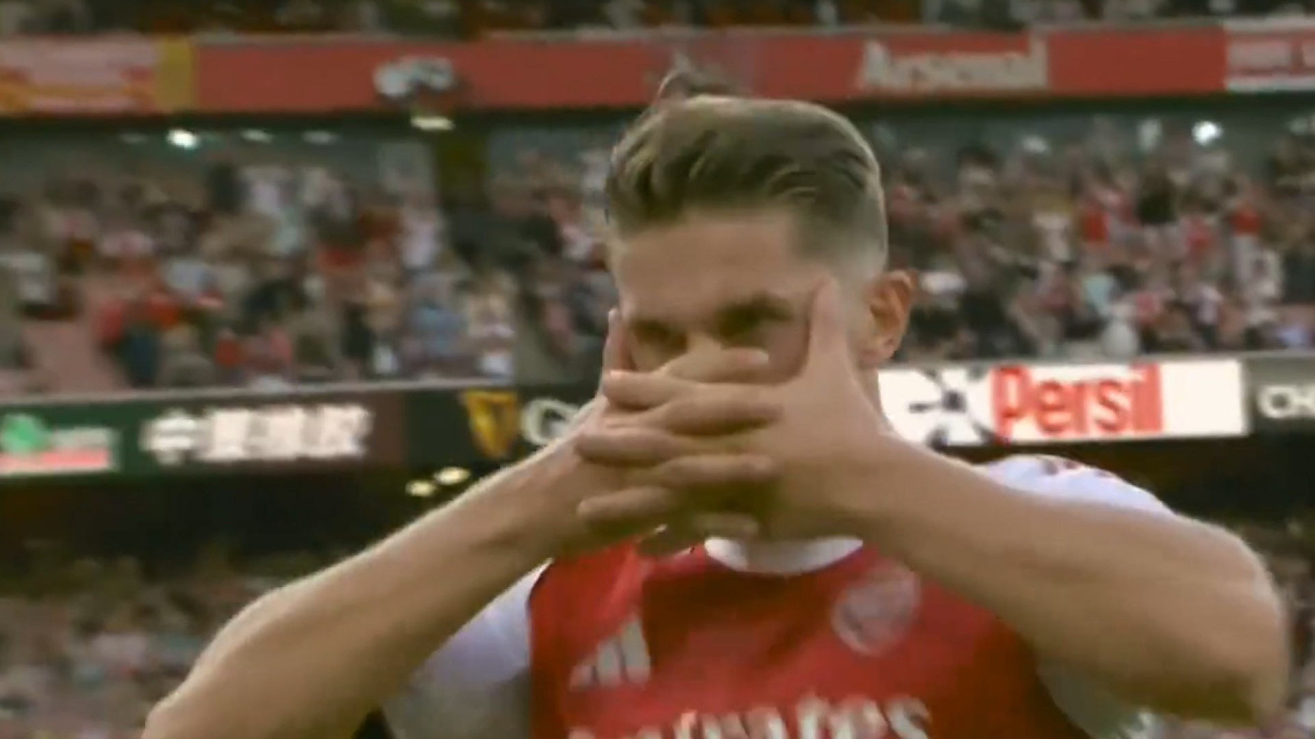 Resposta aos críticos? Gyokeres bisou e este gesto está a dar que falar